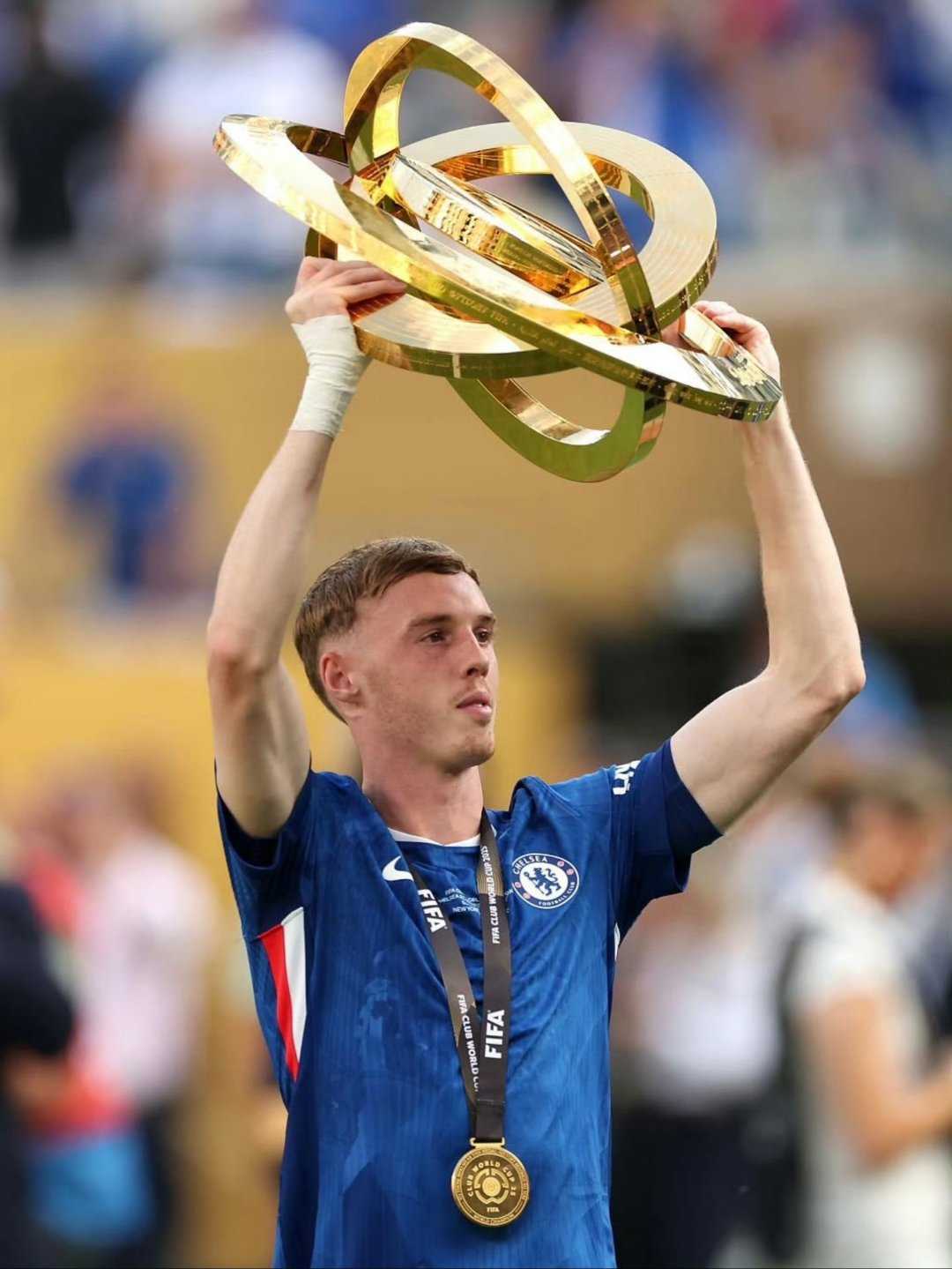 切尔西今晨状态回暖，志在欧联名次提升，气氛紧张，训练强度明显提升的简单介绍